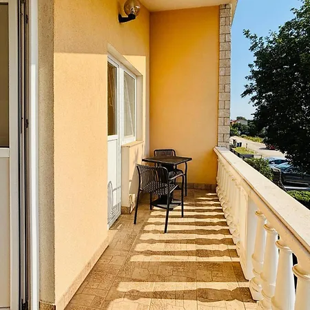 2 Bedroom Beautiful In Appartement *