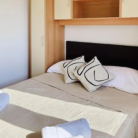 2 Bedroom Beautiful In Lägenhet *