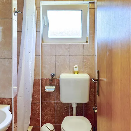 2 Bedroom Beautiful In Štinjan
